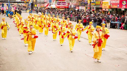 '“全球退出中共服务中心”参加纽约法拉盛新年大游行'