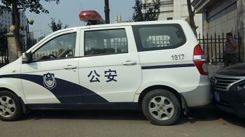 东丽法院周围的警车