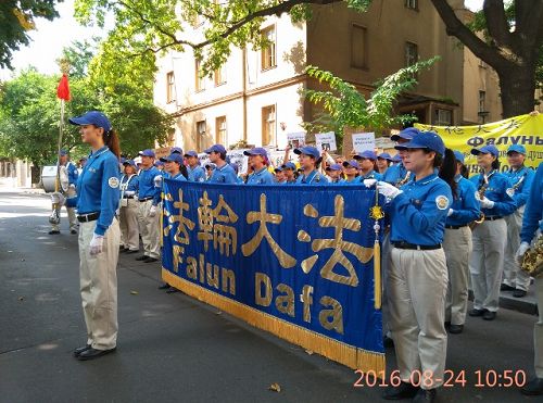 在中共使馆前抗议集会