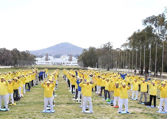 堪培拉国会山集会 澳参议员到场支持