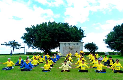 法轮功学员集体炼功