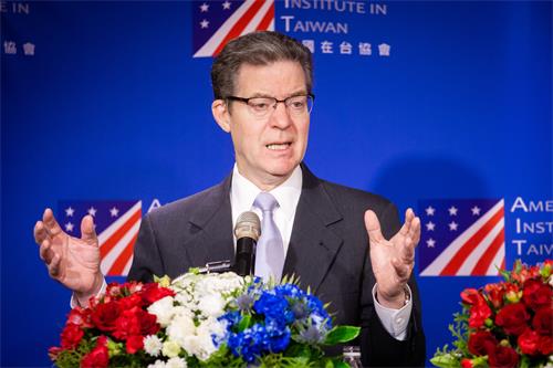 图5：美国国际宗教自由大使布朗贝克（Sam Brownback）出席记者会