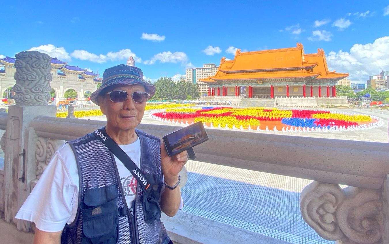 '图11:摄影家倪先生多次拍摄到排字活动,深切感受真善忍精神。'