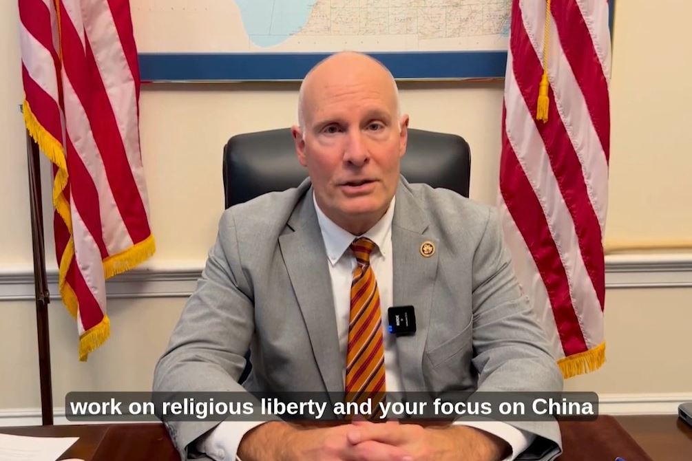 '图5:共和党籍联邦众议员约翰·穆勒纳尔在发言'