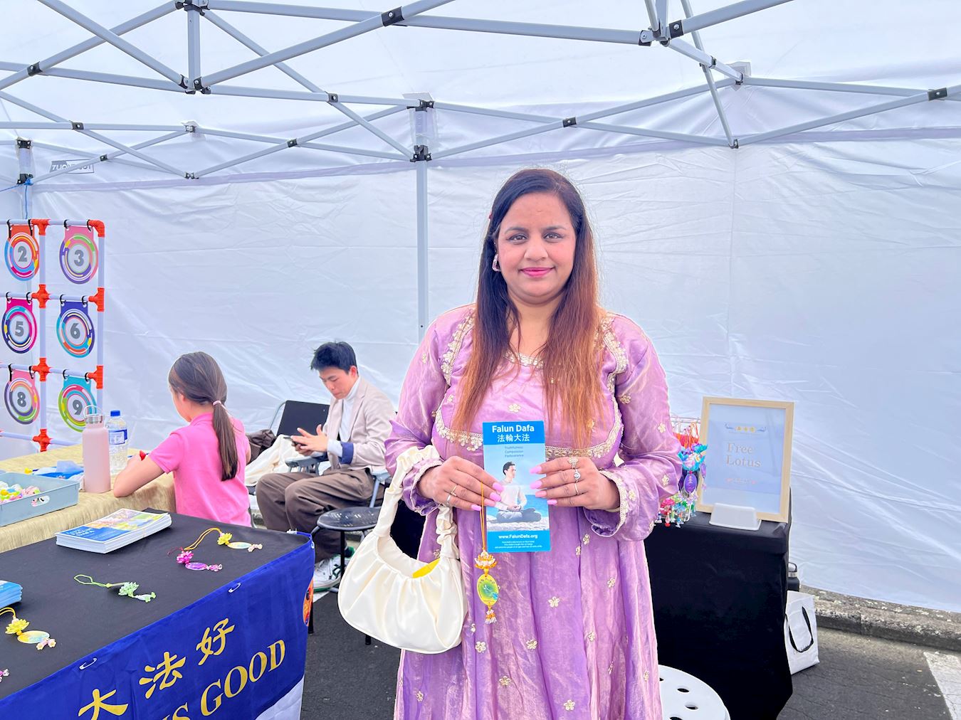 '图10:达宾德(Dabinder)想学炼法轮功。'