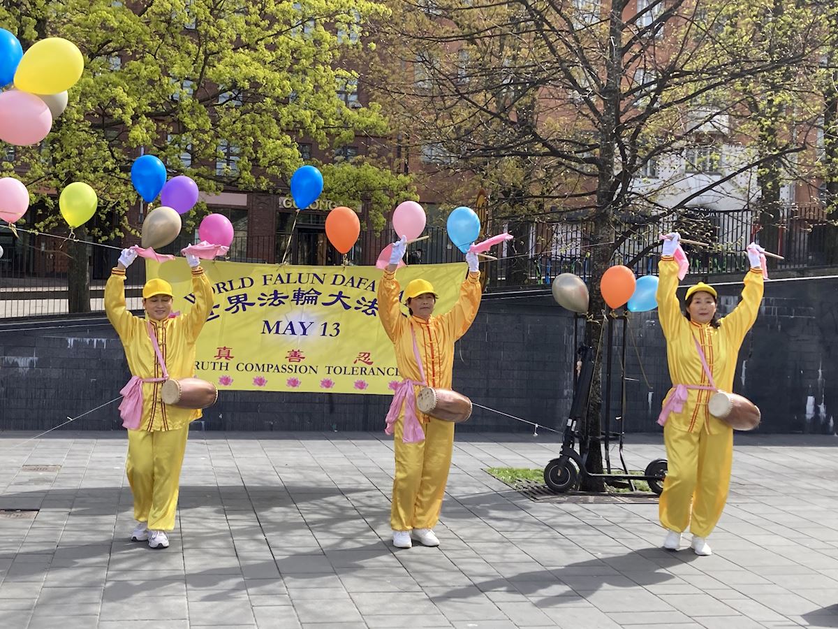 '图3~6:芬兰法轮功学员齐聚首都赫尔辛基举行庆祝世界法轮大法日活动'